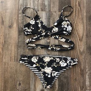 Billabong 2 piece bikini reversible bottoms size S